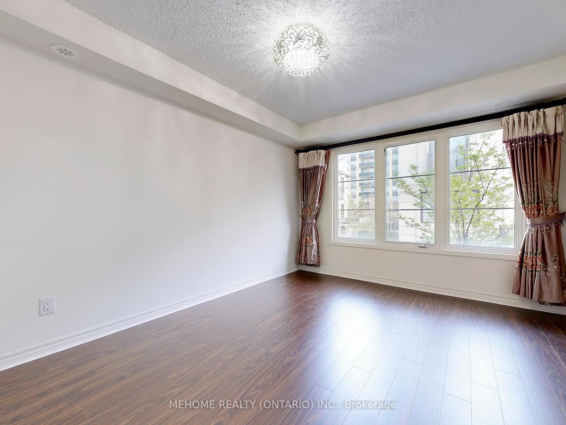 3 Bedrooms Condo at 7 Brighton, Vaughan For sale