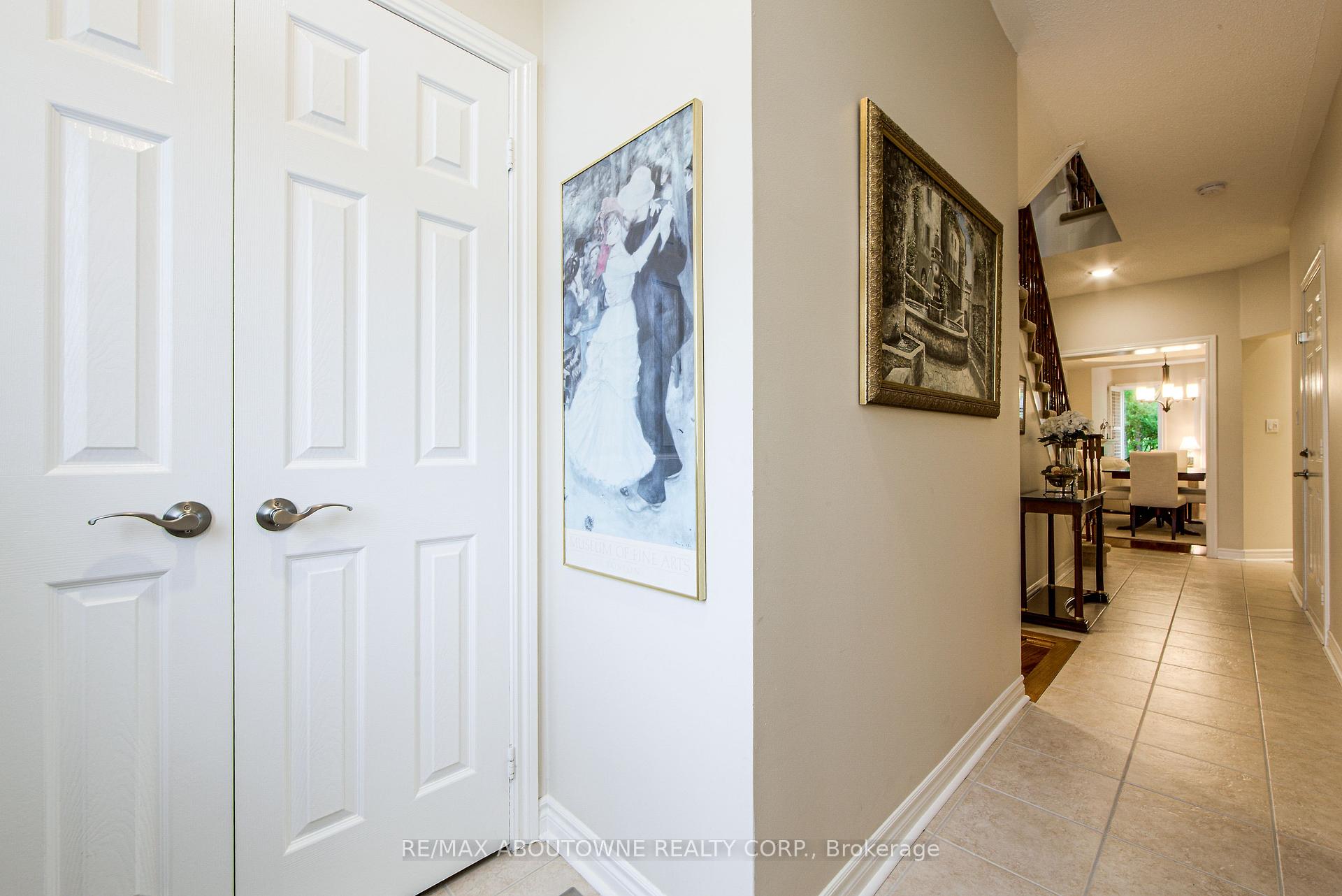 4 Bedrooms Condo at 300 Ravineview, Oakville For sale
