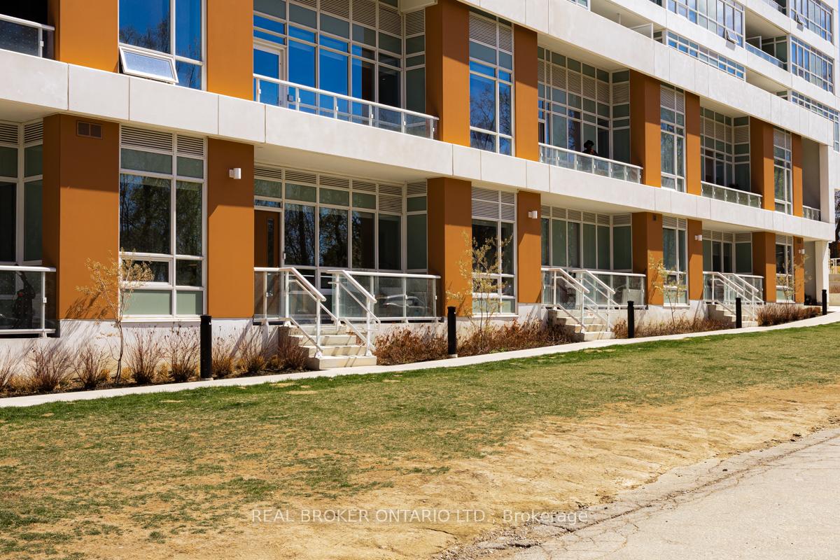 3 Bedrooms Condo at 10 Wilby, Toronto For sale