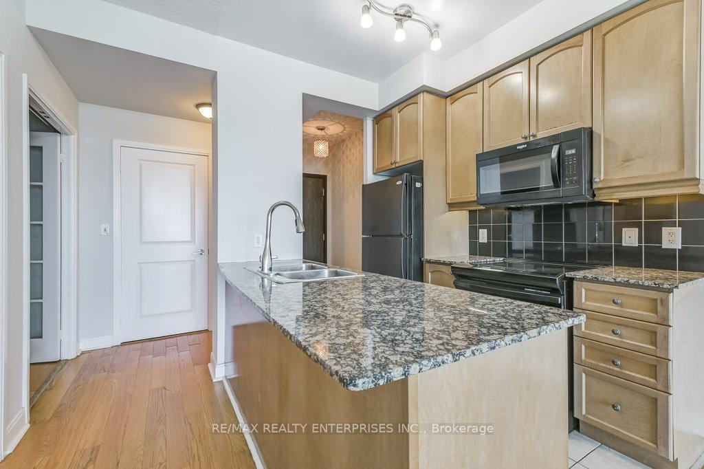 2 Bedrooms Condo at 80 Absolute, Mississauga For sale
