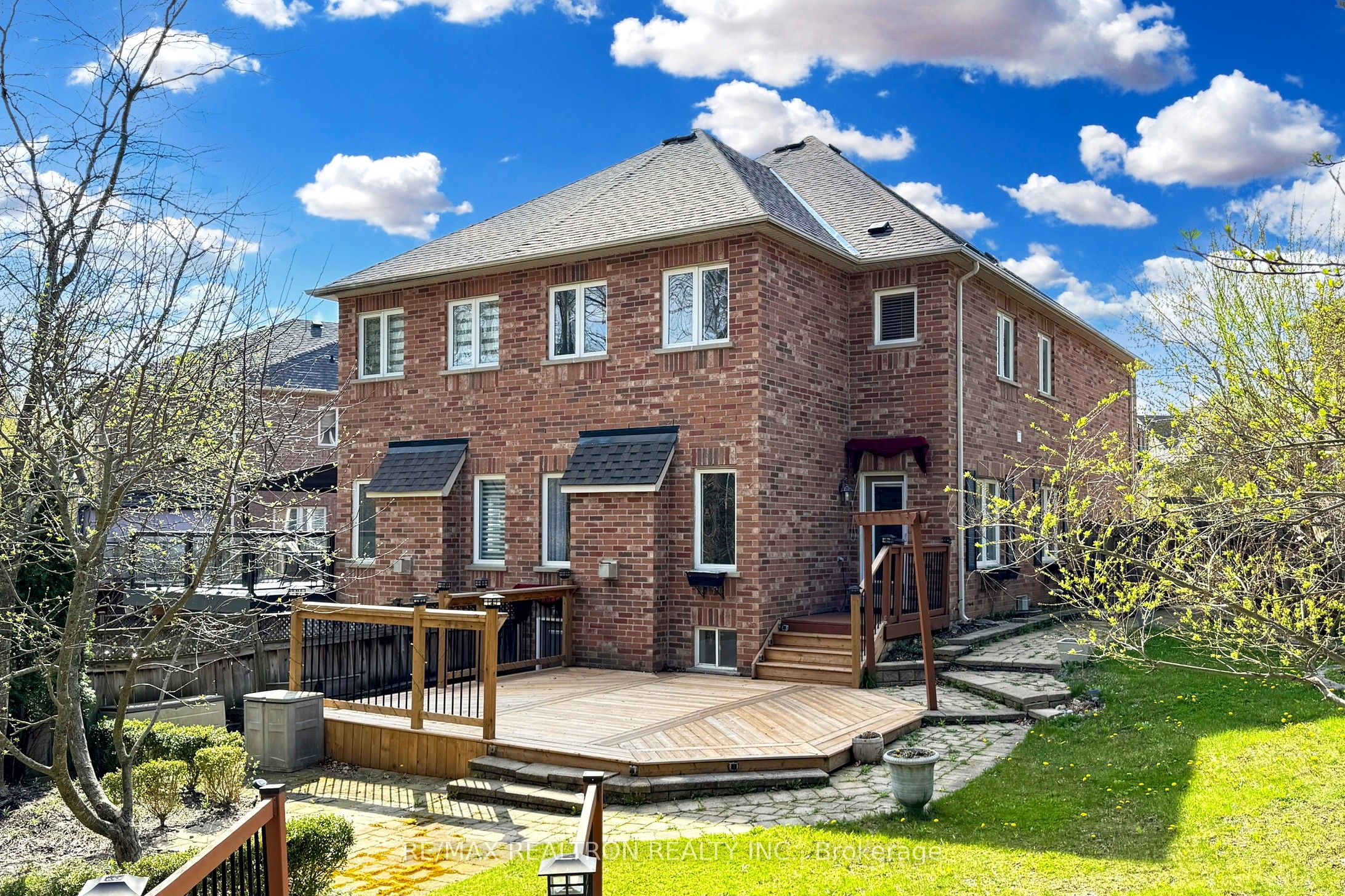 83 Gamble Glen Crescent