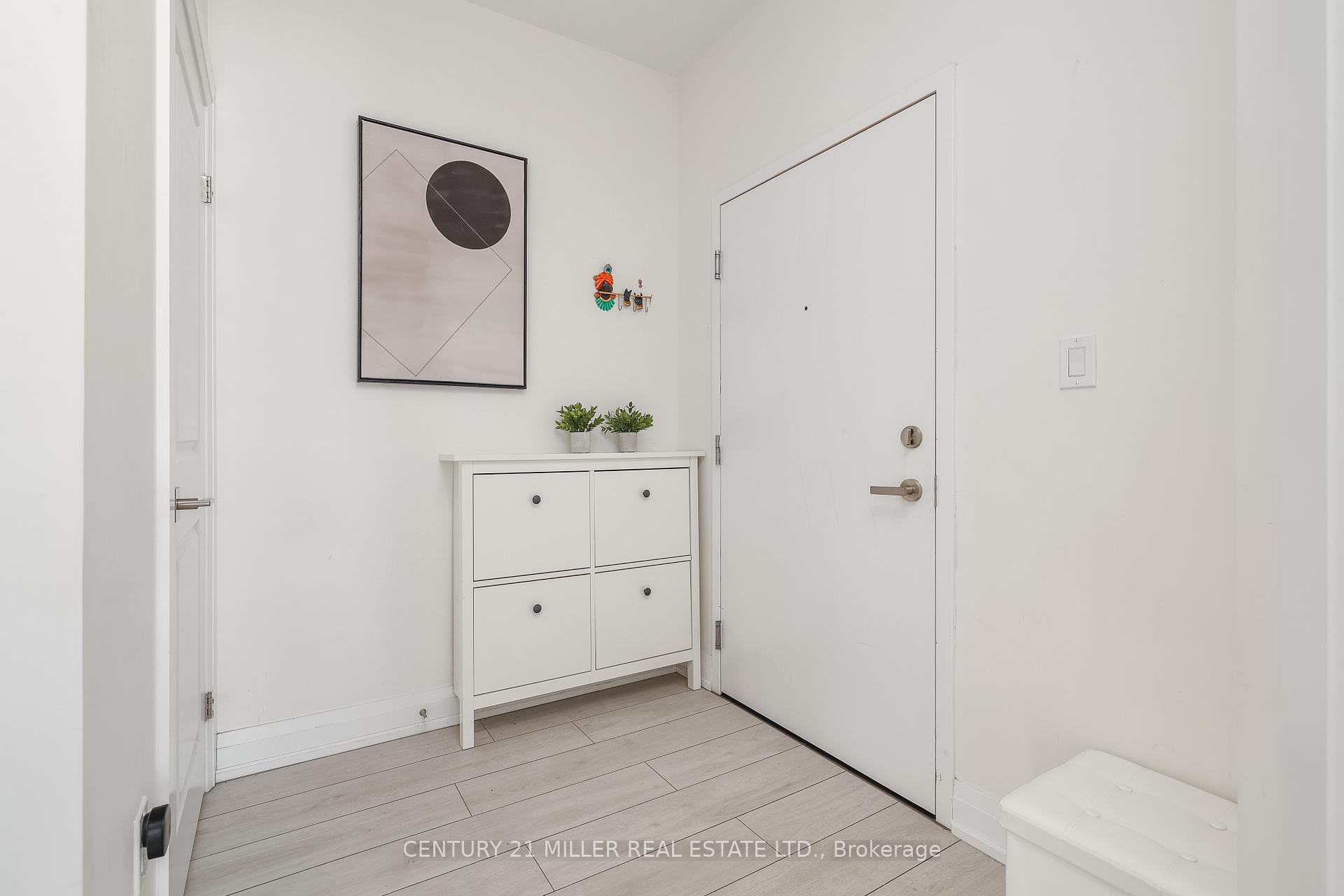 2 Bedrooms Condo at 4040 Upper Middle, Burlington For sale