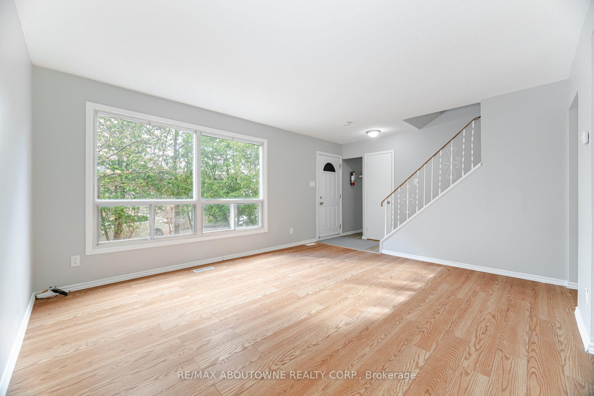 3 Bedrooms Condo at 961 Francis,  Burlington For sale