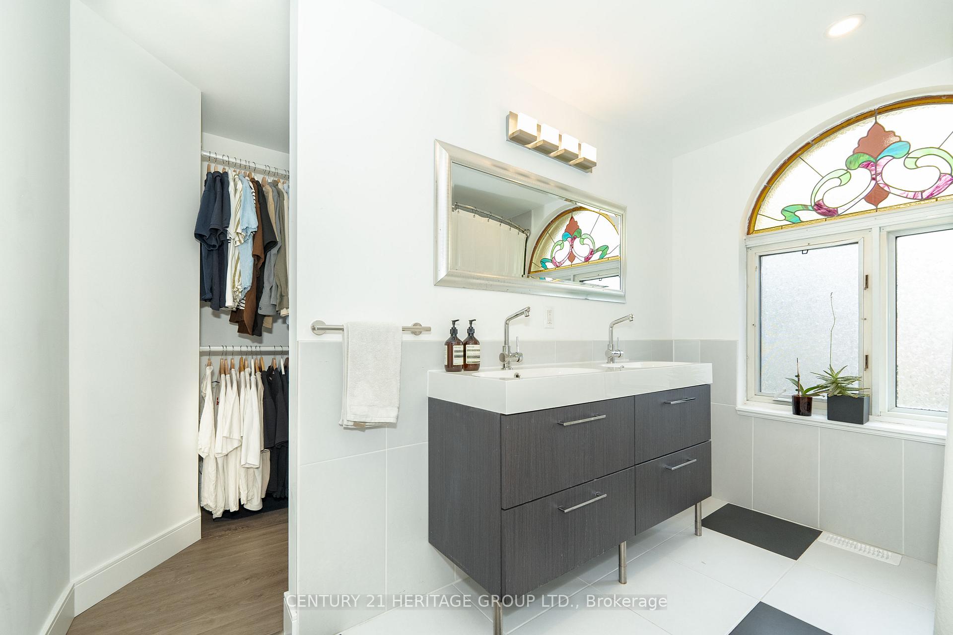 3 Bedrooms Condo at 280 Sherbourne, Toronto For sale