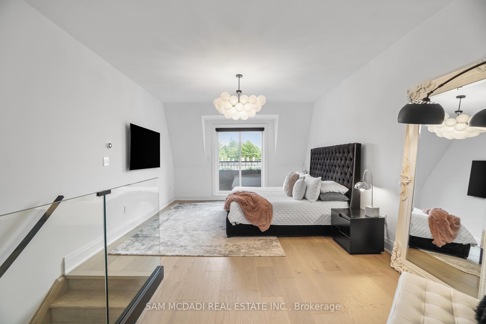 3 Bedrooms Condo at 10 Lunar, Mississauga For sale