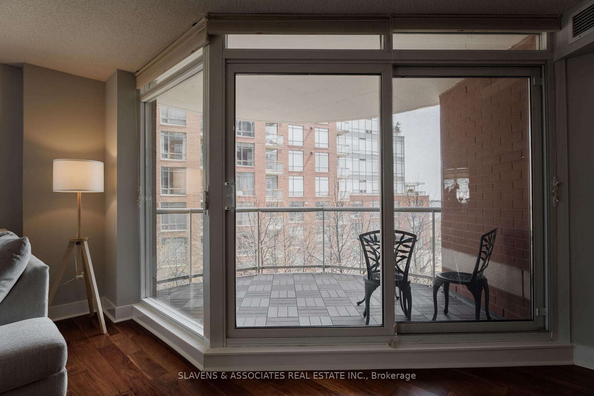 2 Bedrooms Condo at 550 Queens,  Toronto For sale