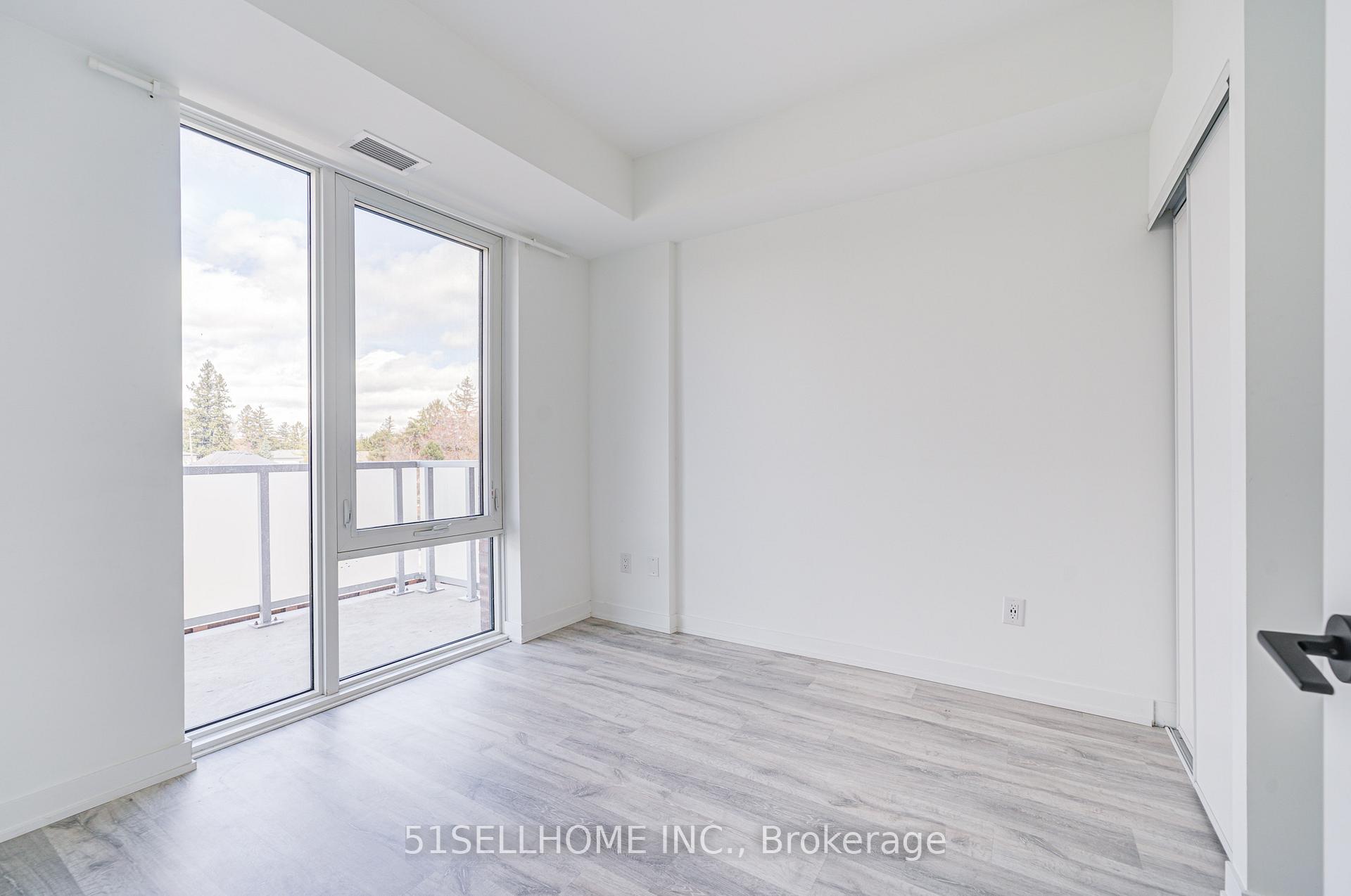 2 Bedrooms Condo at 215 Lakeshore,  Mississauga For sale