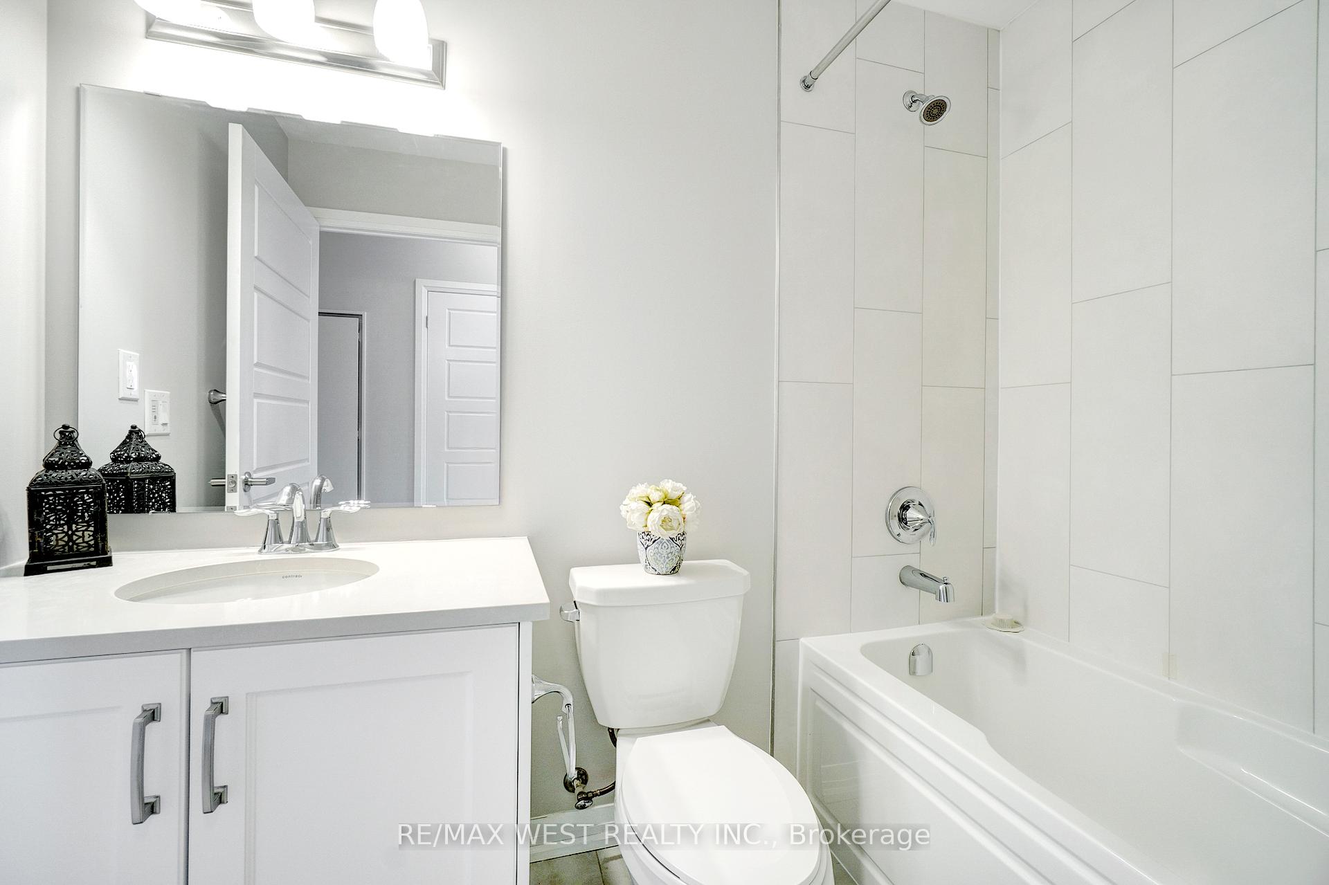 2 Bedrooms Condo at 3285 Carding Mill, Oakville For sale