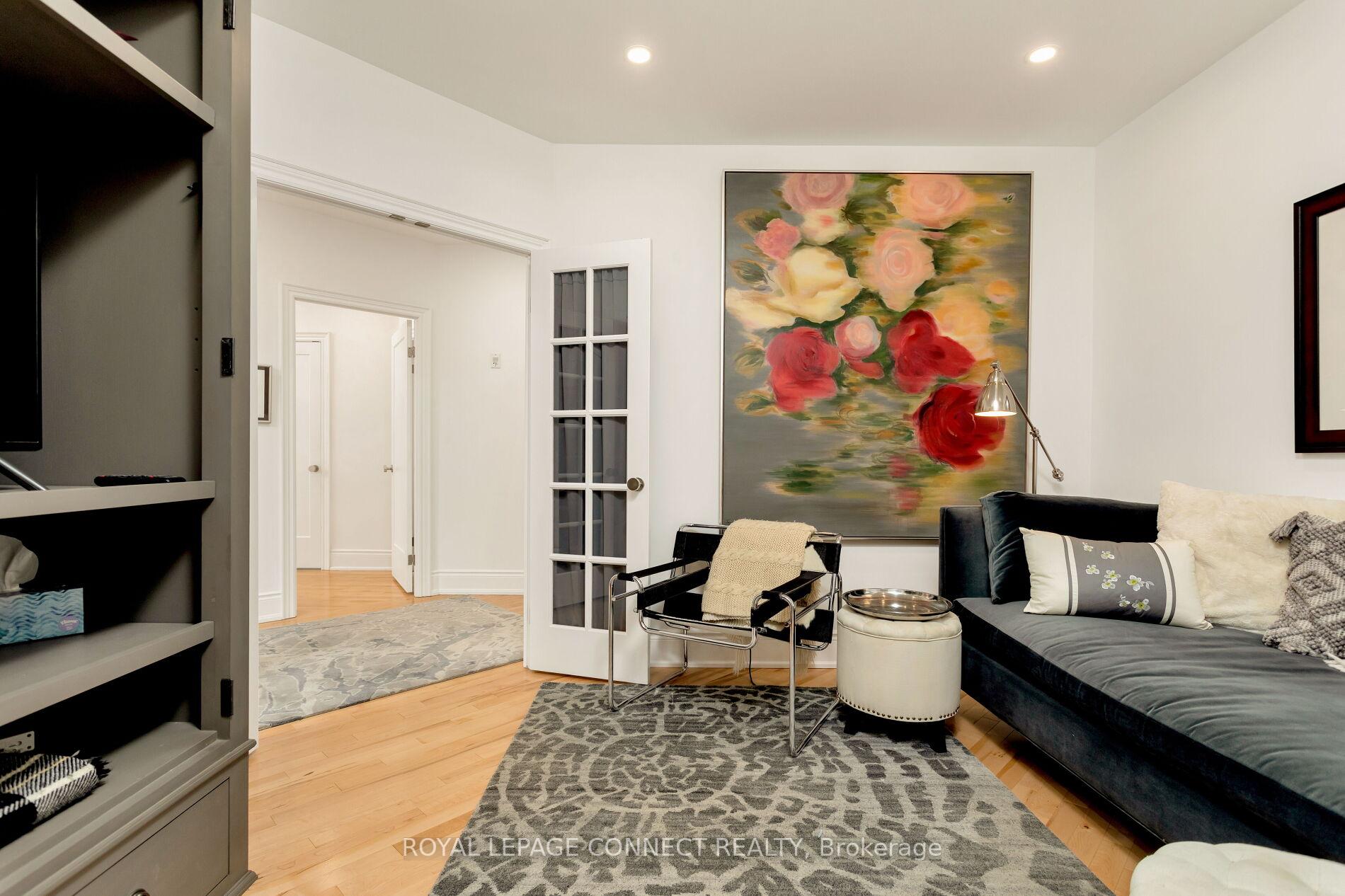 3 Bedrooms Condo at 12 Old Mill,  Toronto For sale