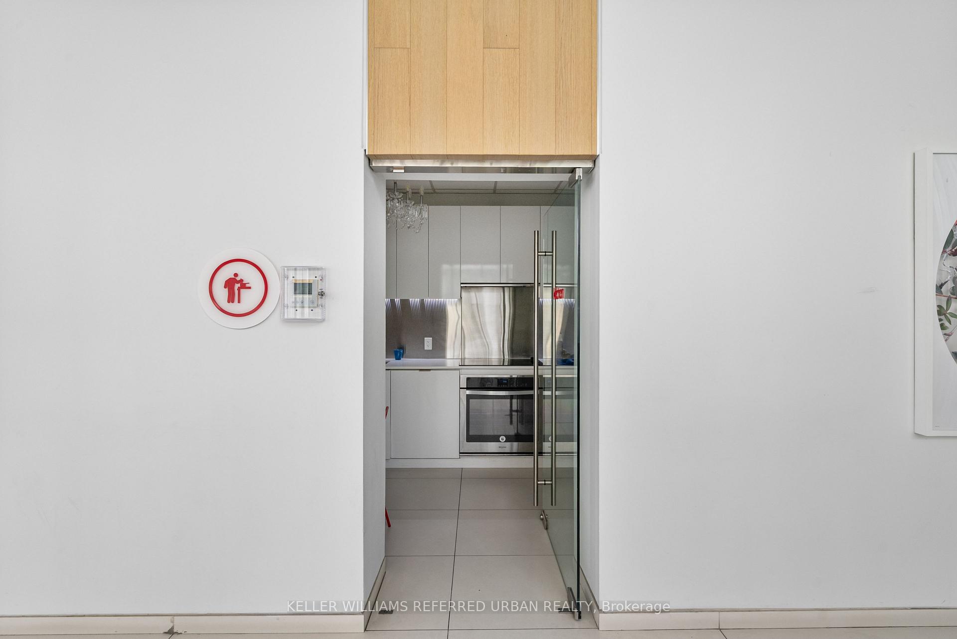 2 Bedrooms Condo at 185 Roehampton, Toronto For sale