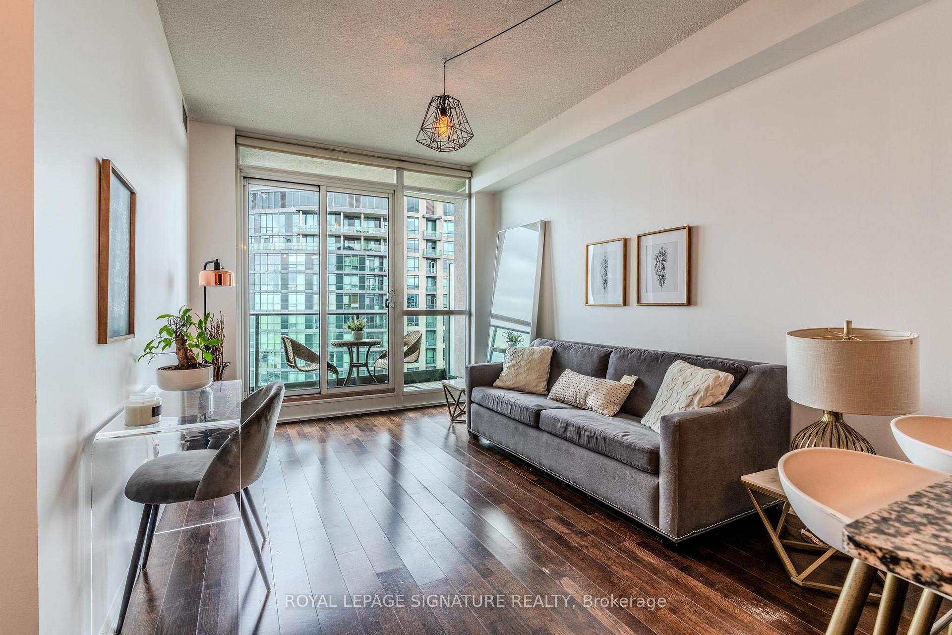 1 Bedroom Condo at 215 Fort York, Toronto For sale