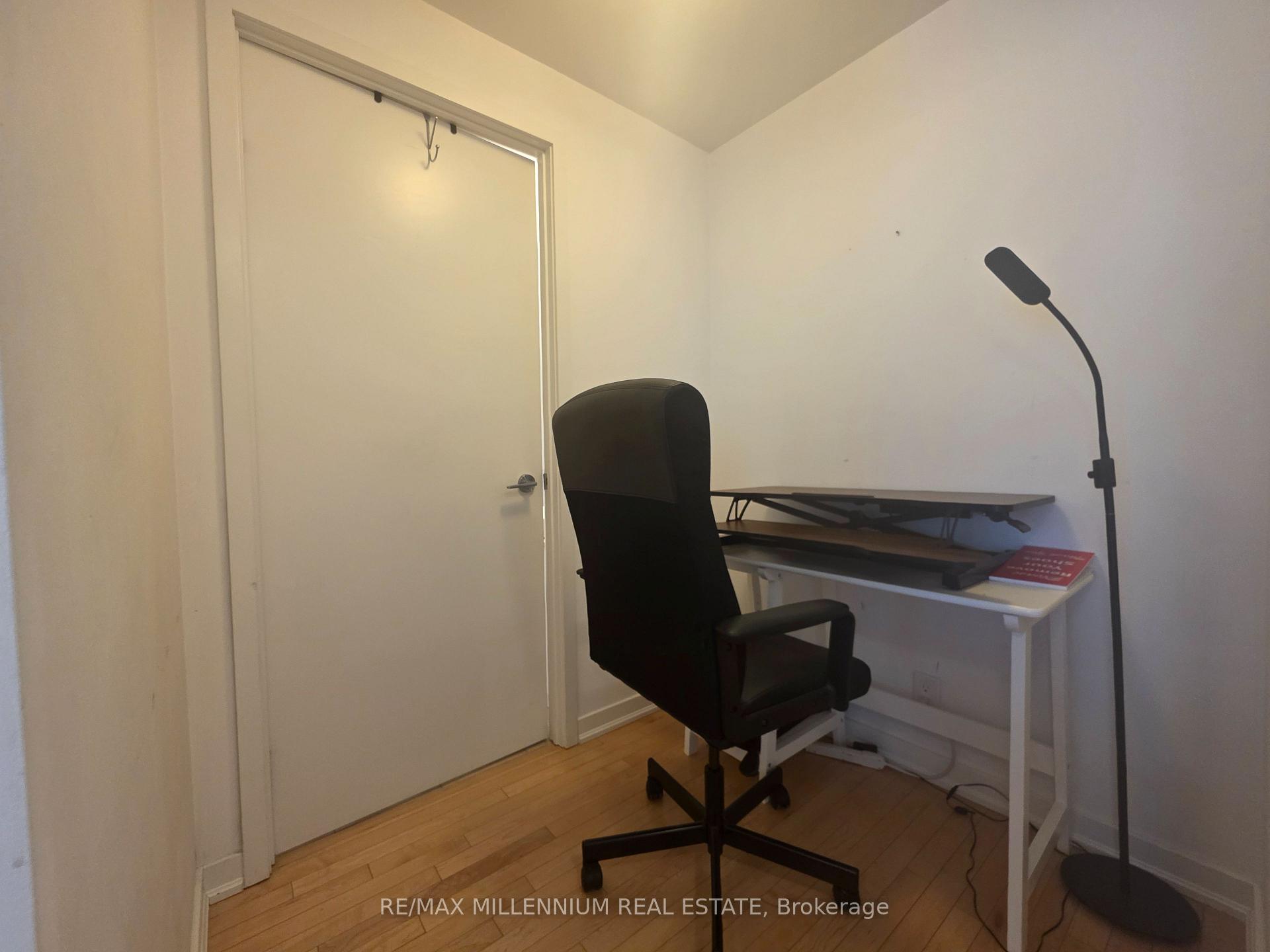 2 Bedrooms Condo at 14 York, Toronto For sale