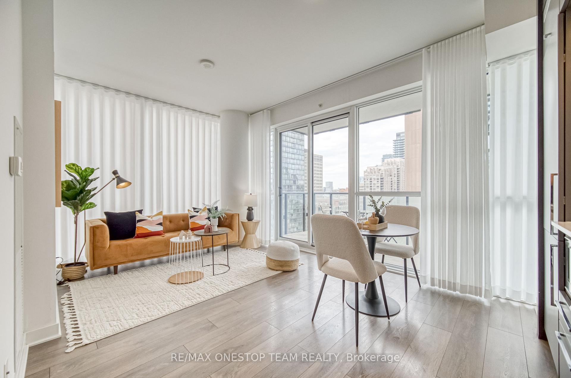1 Bedroom Condo at 15 Grenville, Toronto For sale