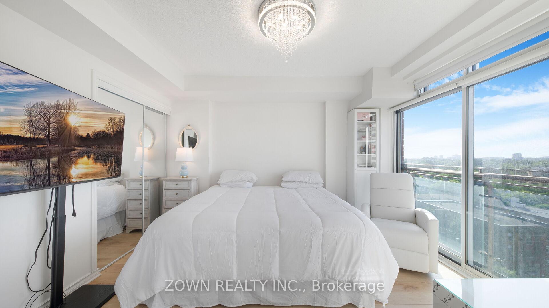 3 Bedrooms Condo at 15 Maplewood, Toronto For sale