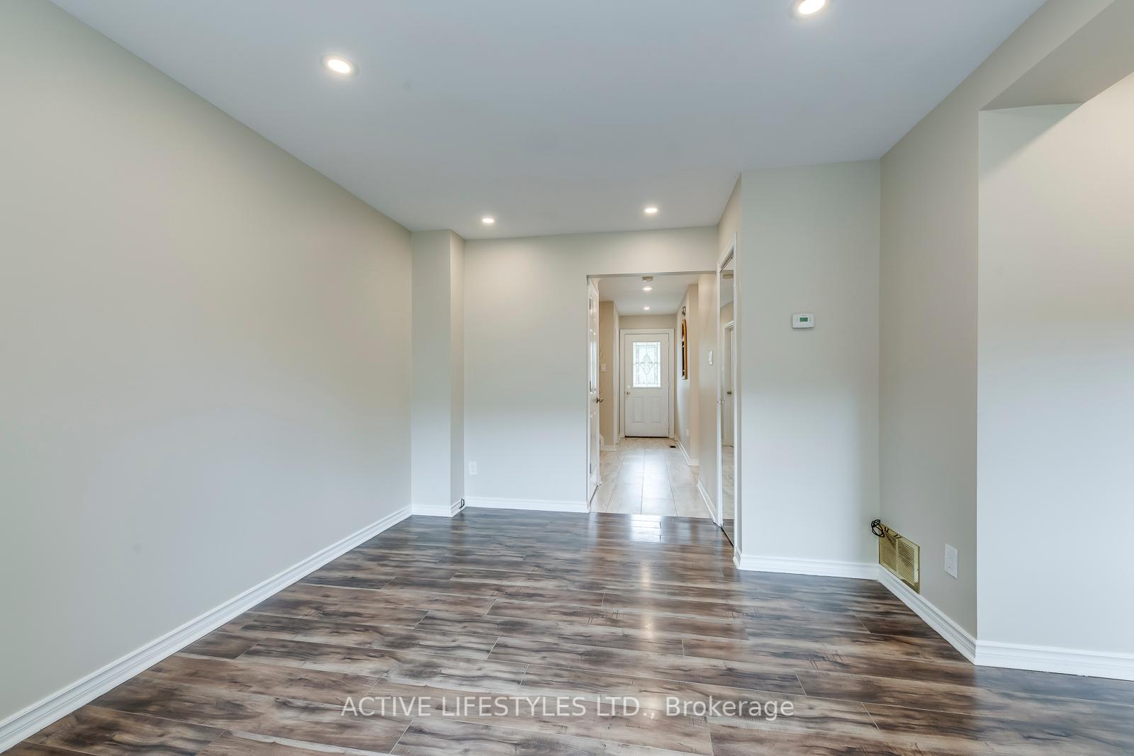 4 Bedrooms Condo at 2301 Derry, Mississauga For sale