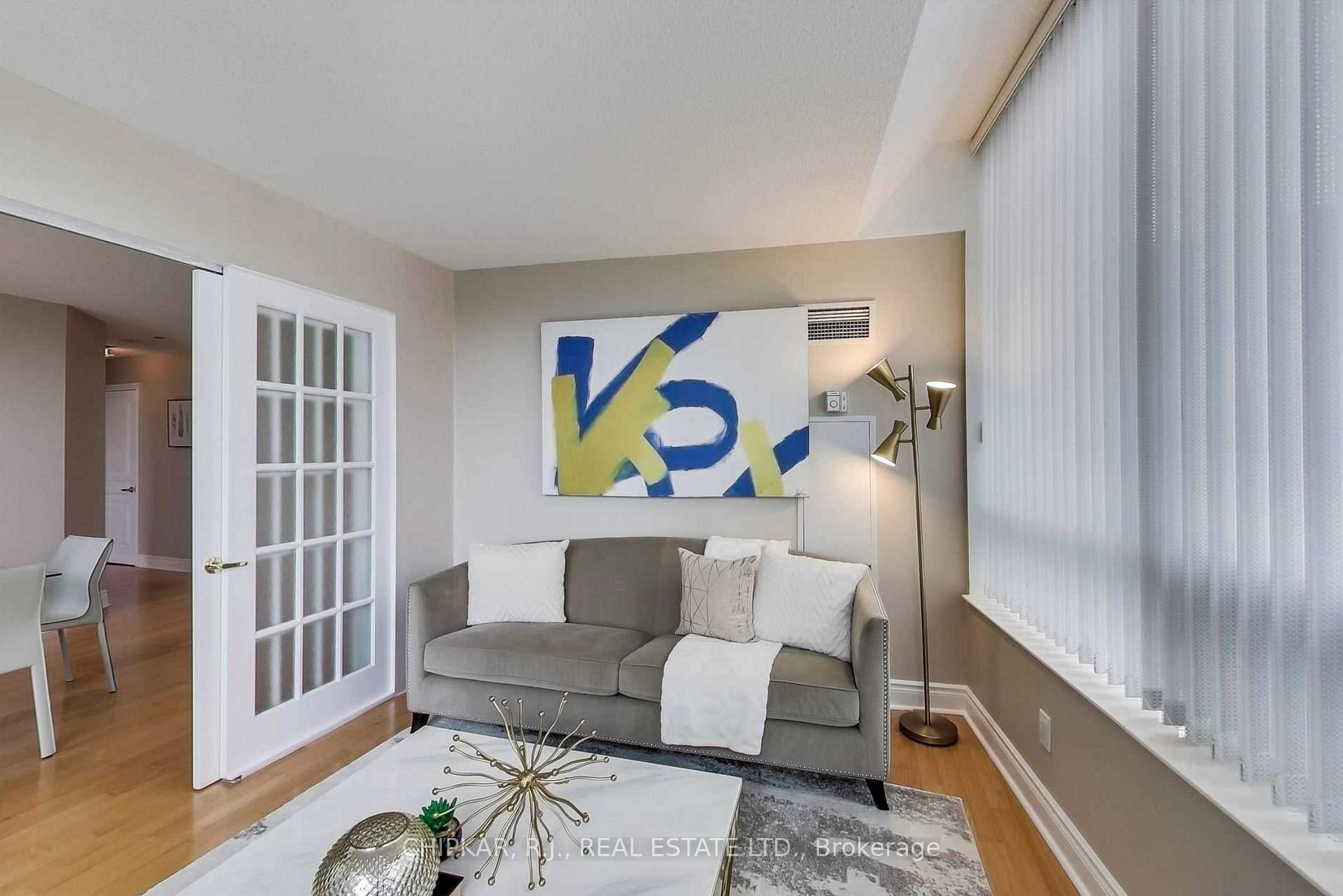 3 Bedrooms Condo at 15 Northtown,  Toronto For sale