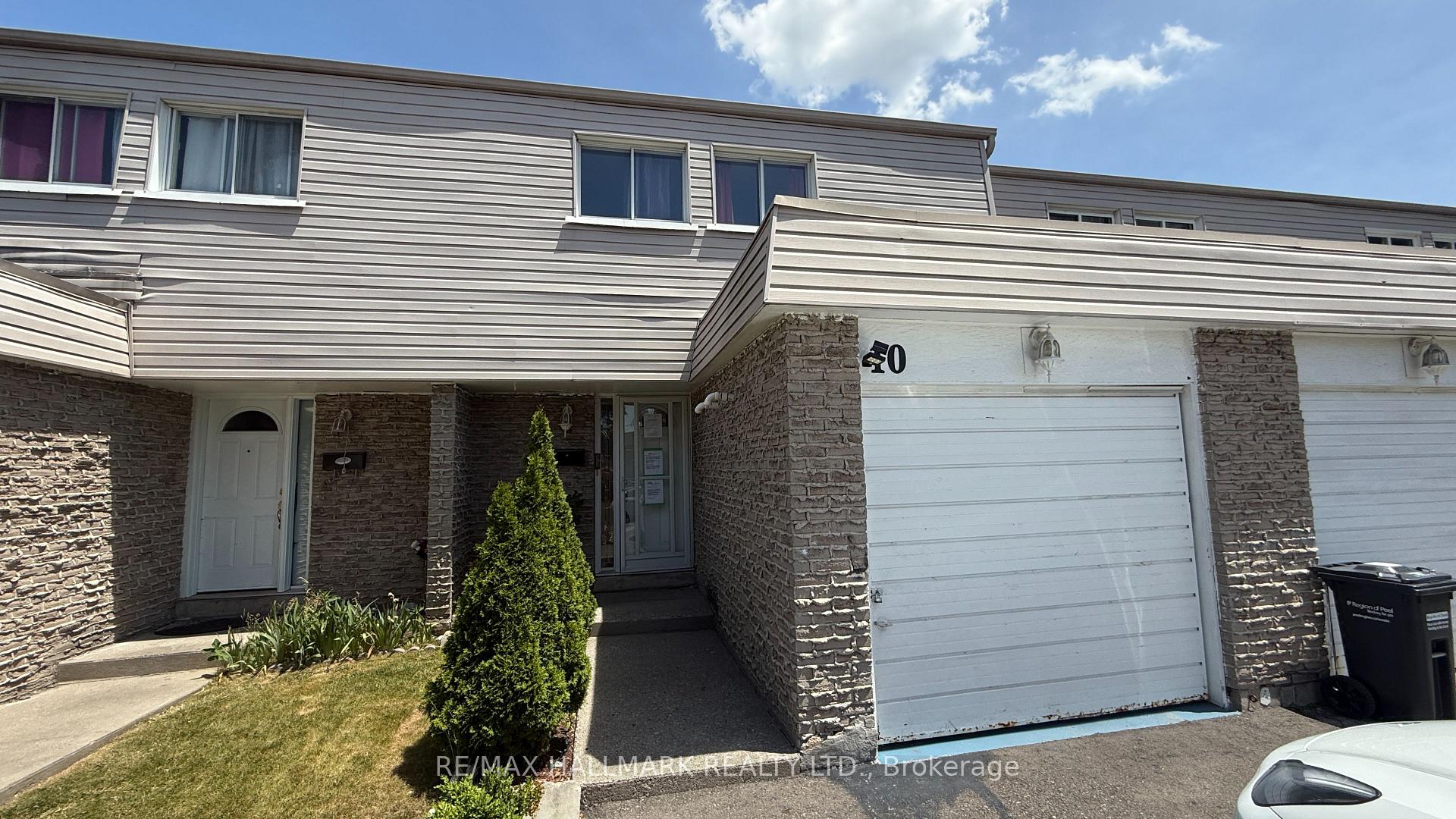 4 Bedrooms Condo at 3600 Morning Star, Mississauga For sale