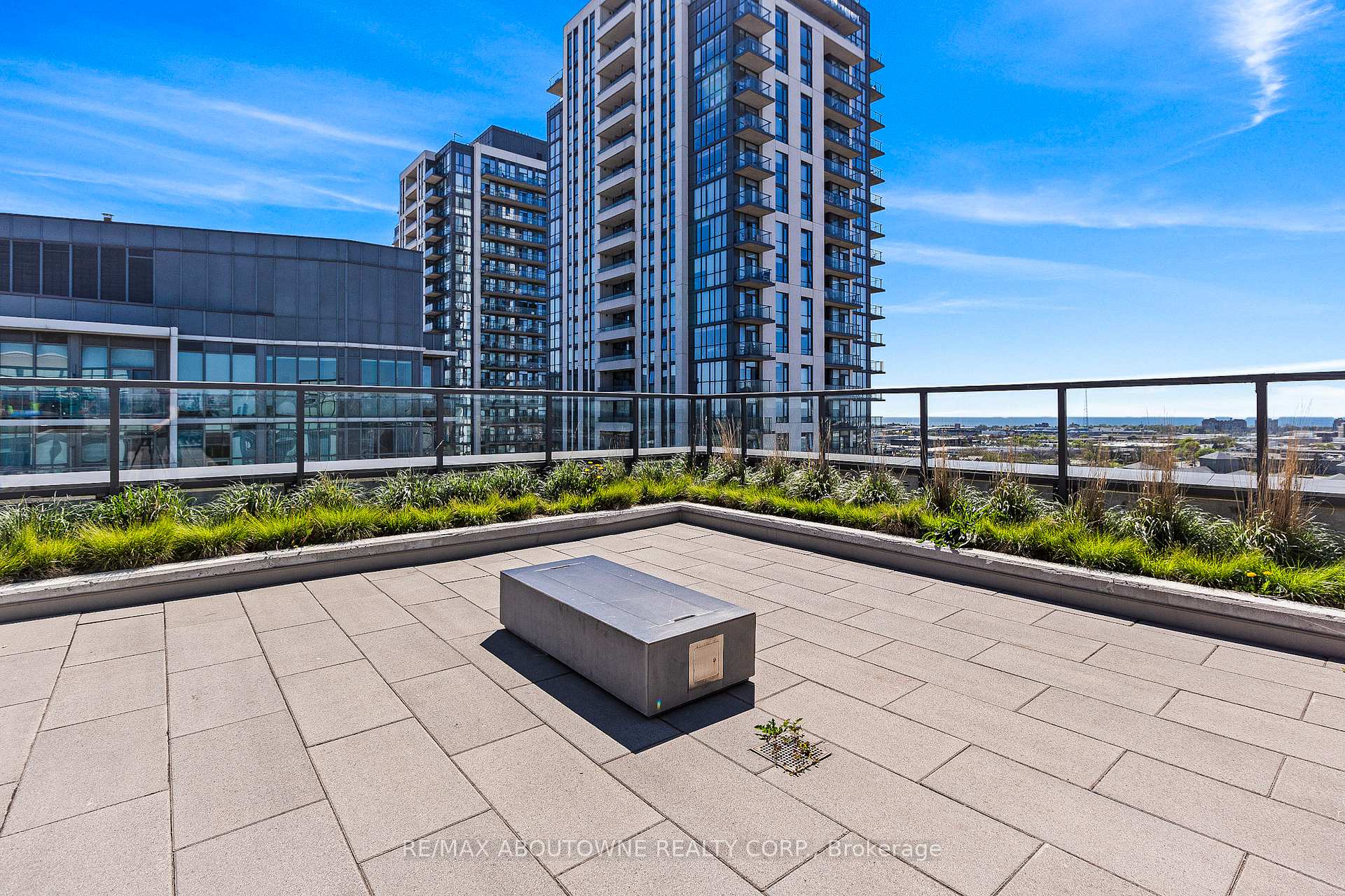 3 Bedrooms Condo at 1195 The Queensway, Toronto For sale