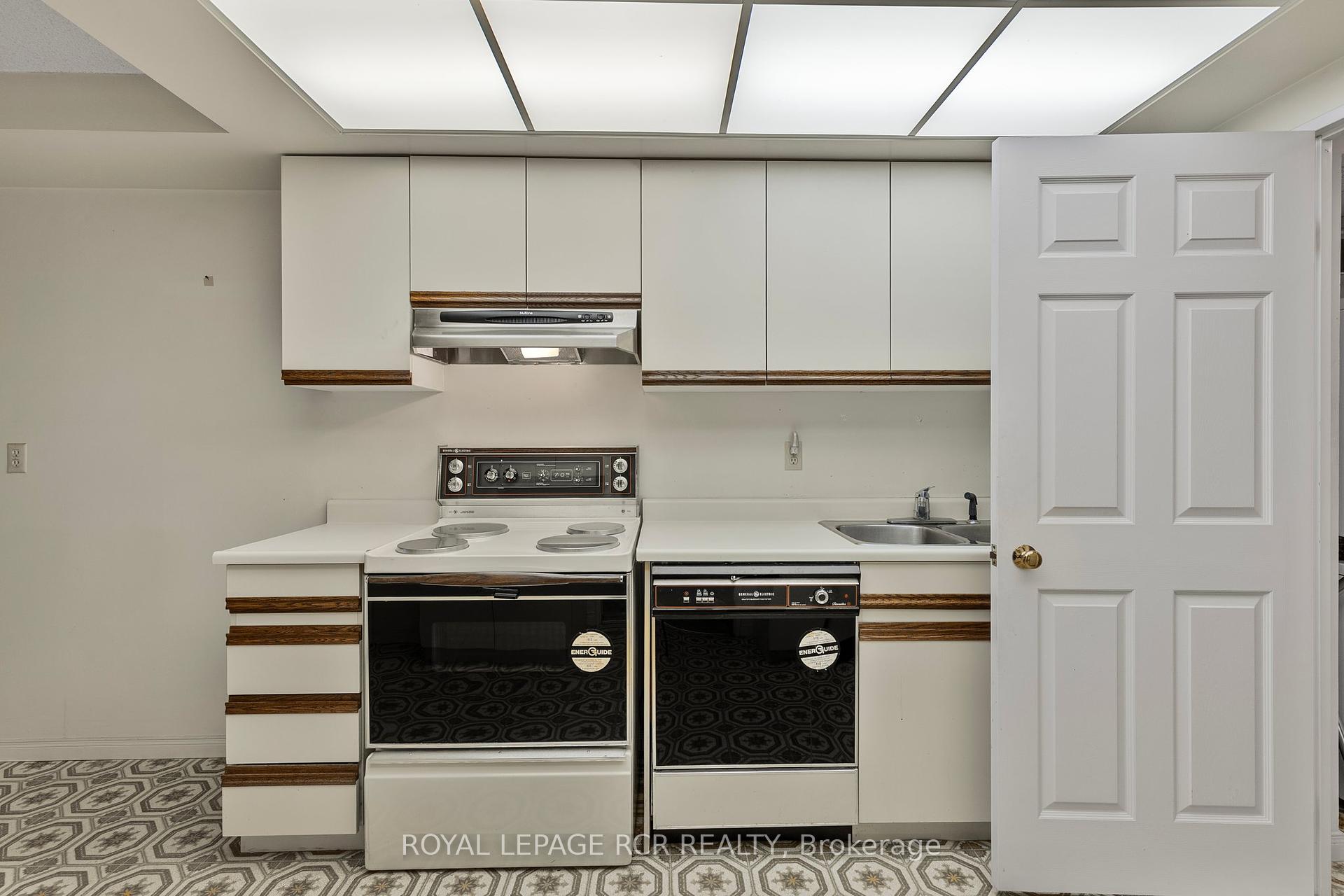 2 Bedrooms Condo at 195 St Patrick, Toronto For sale