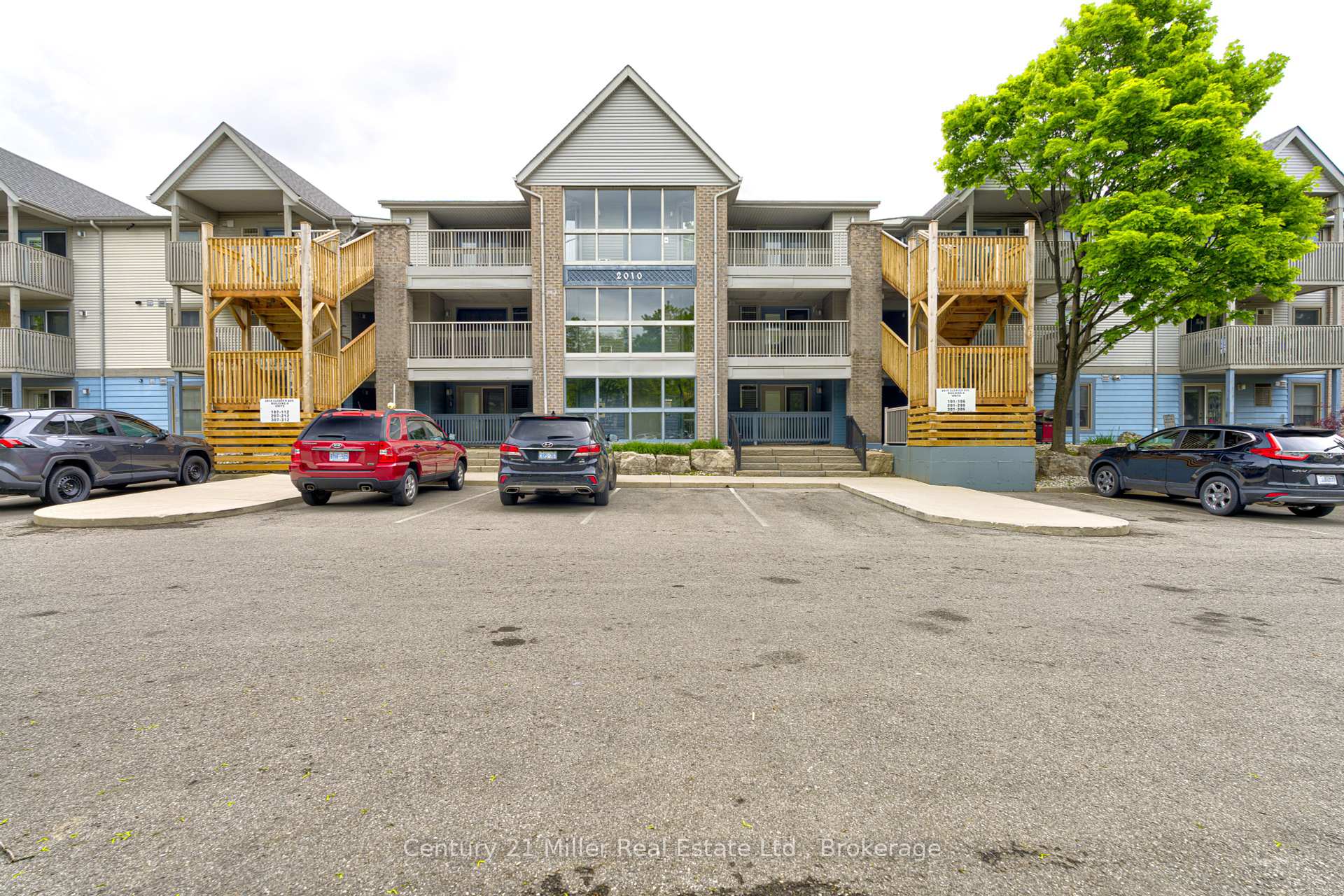2 Bedrooms Condo at 2010 Cleaver, Burlington For sale