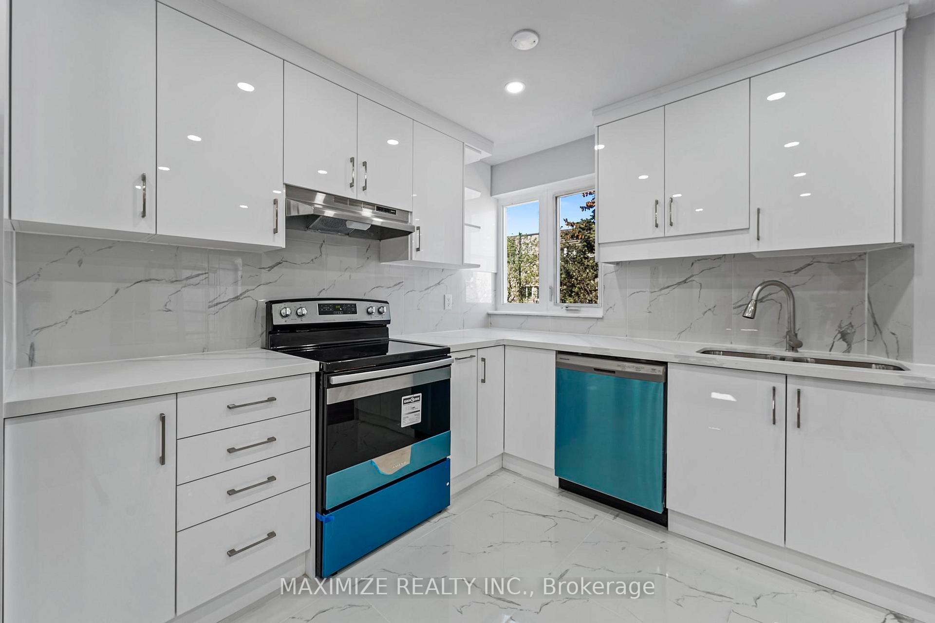 3 Bedrooms Condo at 1055 Dundas,  Mississauga For sale