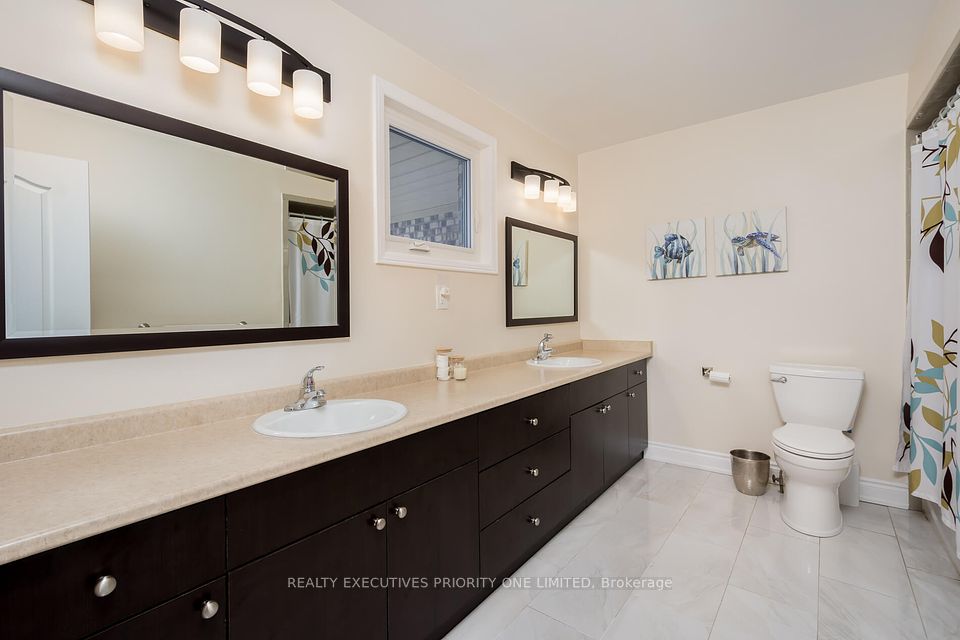 upper level 4 pc bathroom