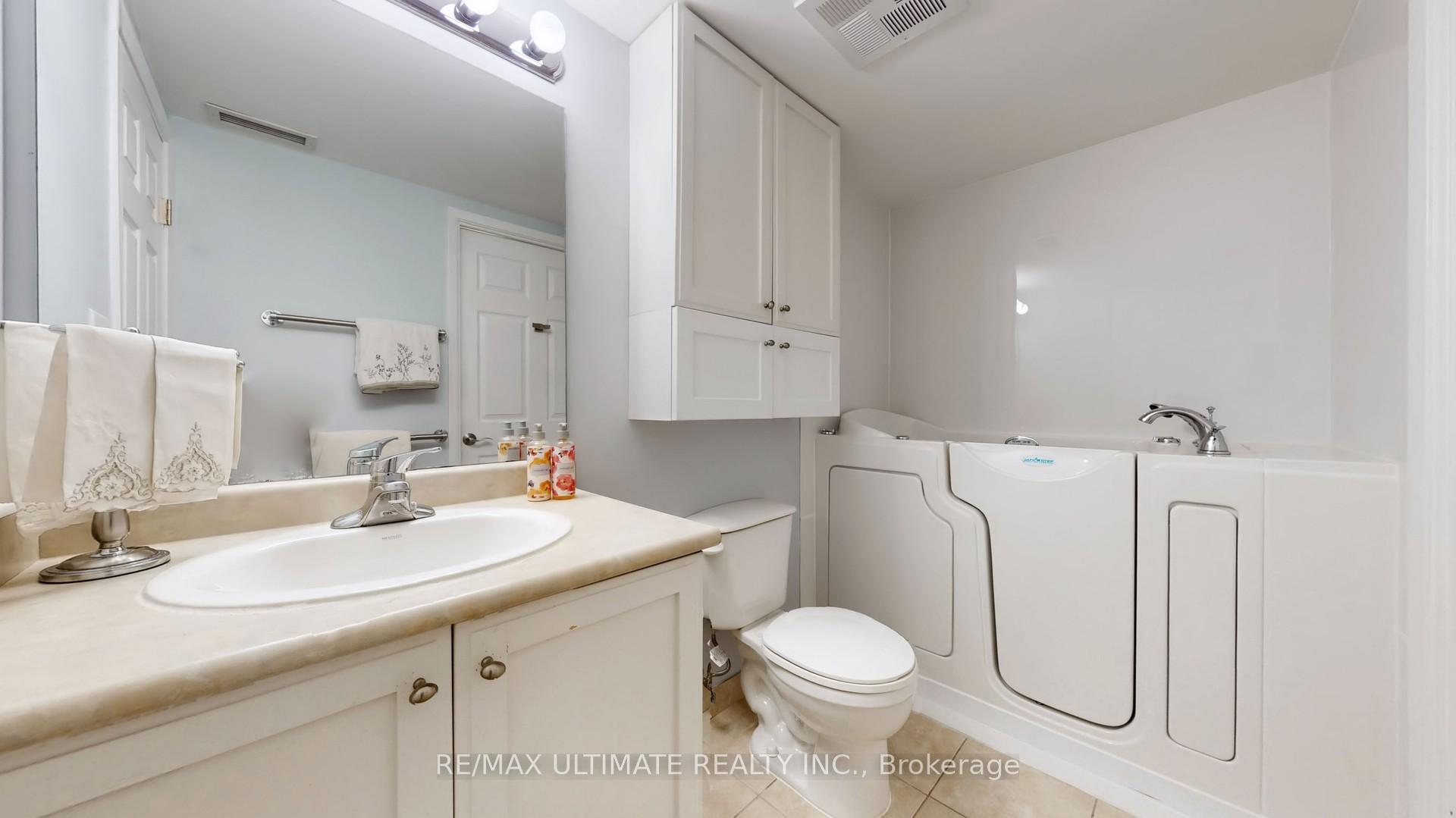 2 Bedrooms Condo at 645 Millwood, Toronto For sale