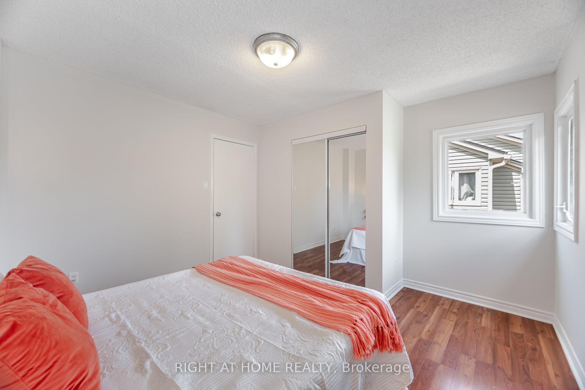 3 Bedrooms Condo at 3600 Colonial, Mississauga For sale