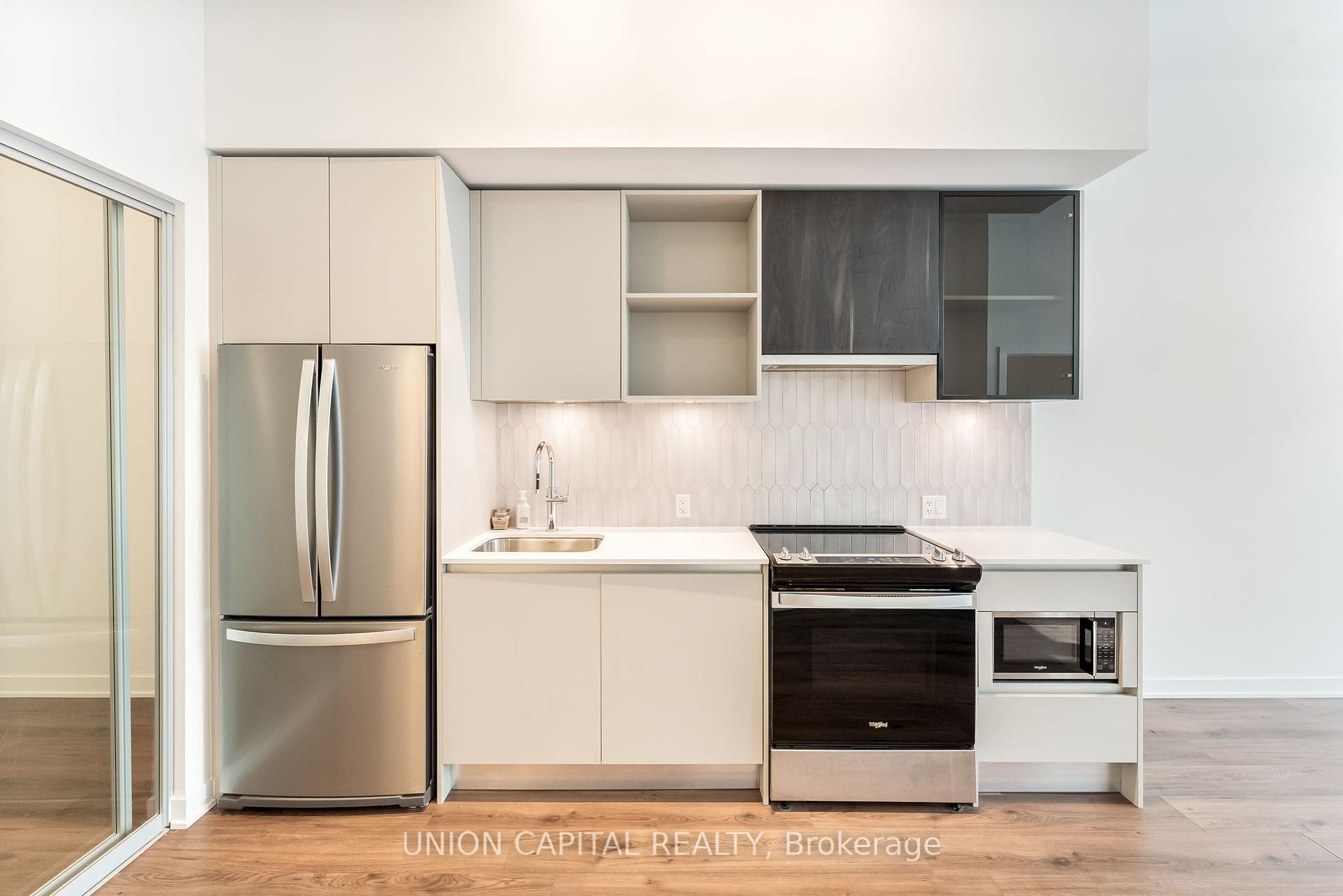 2 Bedrooms Condo at 405 Dundas, Oakville For sale