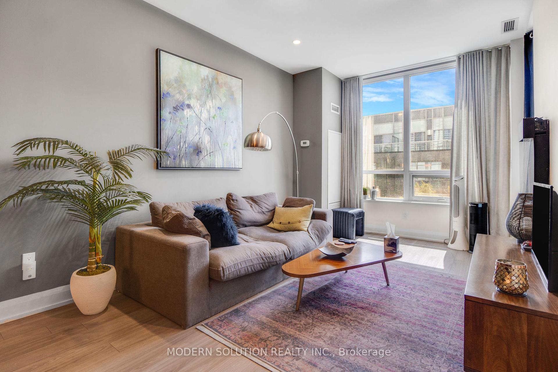 2 Bedrooms Condo at 18 Graydon Hall, Toronto For sale