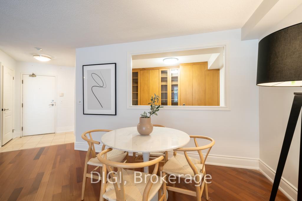 3 Bedrooms Condo at 75 York Mills, Toronto For sale