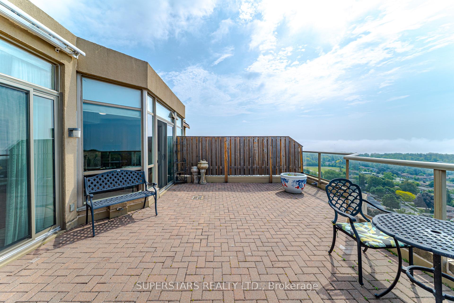 2 Bedrooms Condo at 20 Guildwood, Toronto For sale
