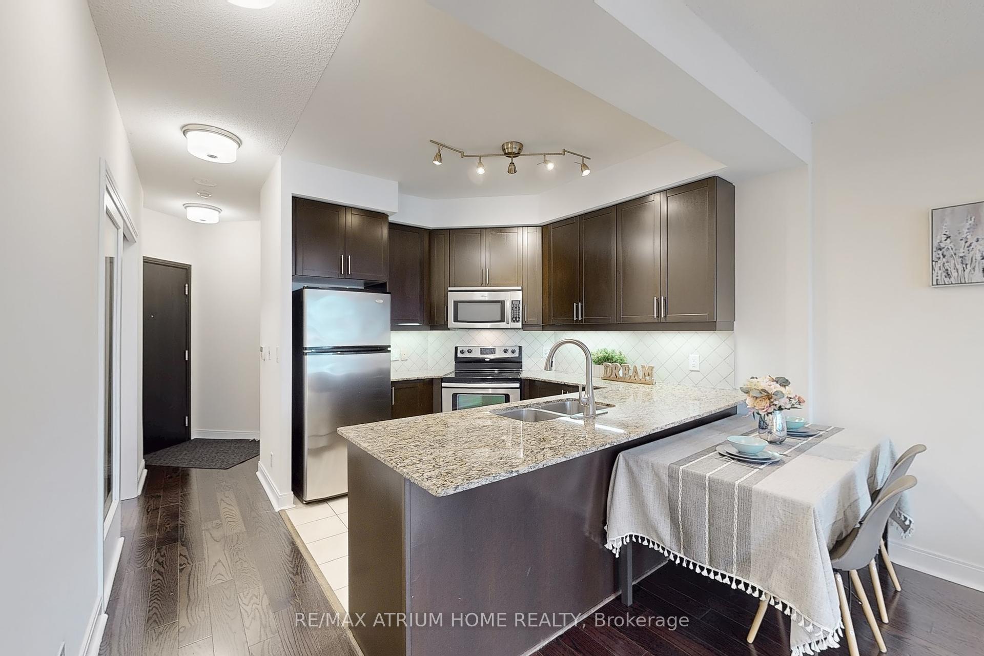 2 Bedrooms Condo at 80 Absolute, Mississauga For sale