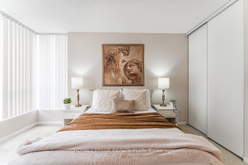 2 Bedrooms Condo at 101 Subway, Toronto For sale