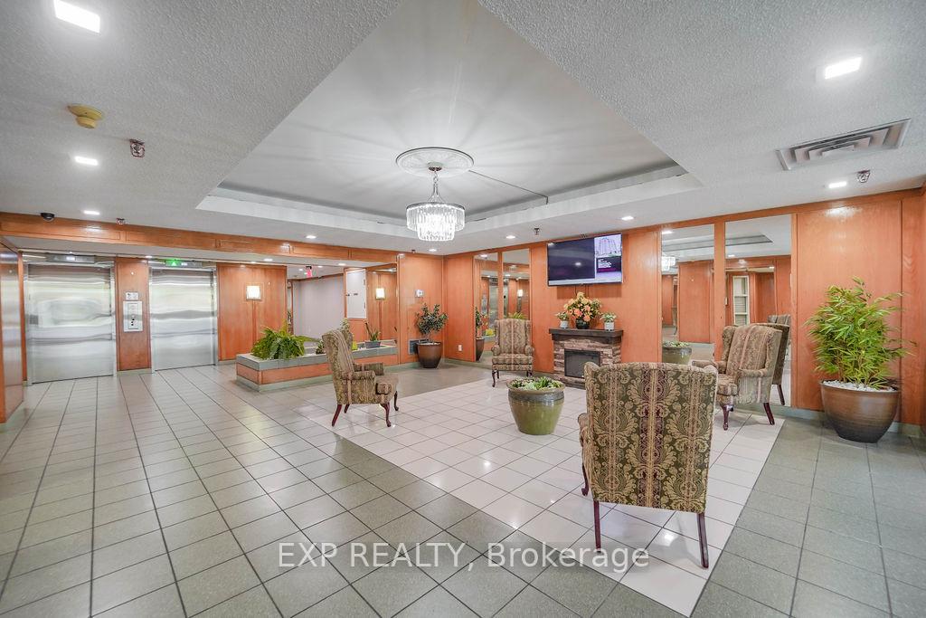 2 Bedrooms Condo at 410 Mclevin, Toronto For sale