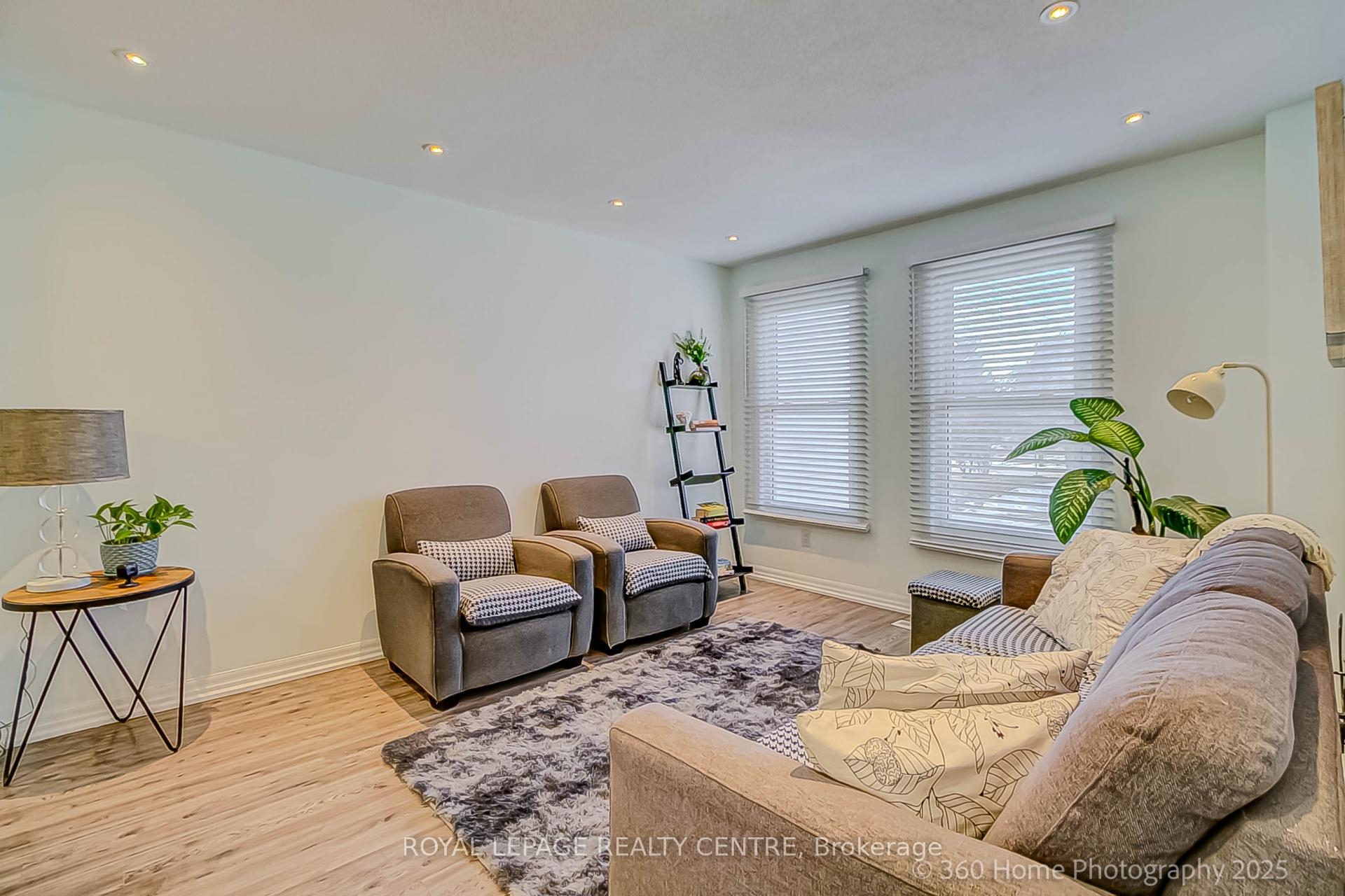 3 Bedrooms Condo at 5878 Montevideo, Mississauga For sale
