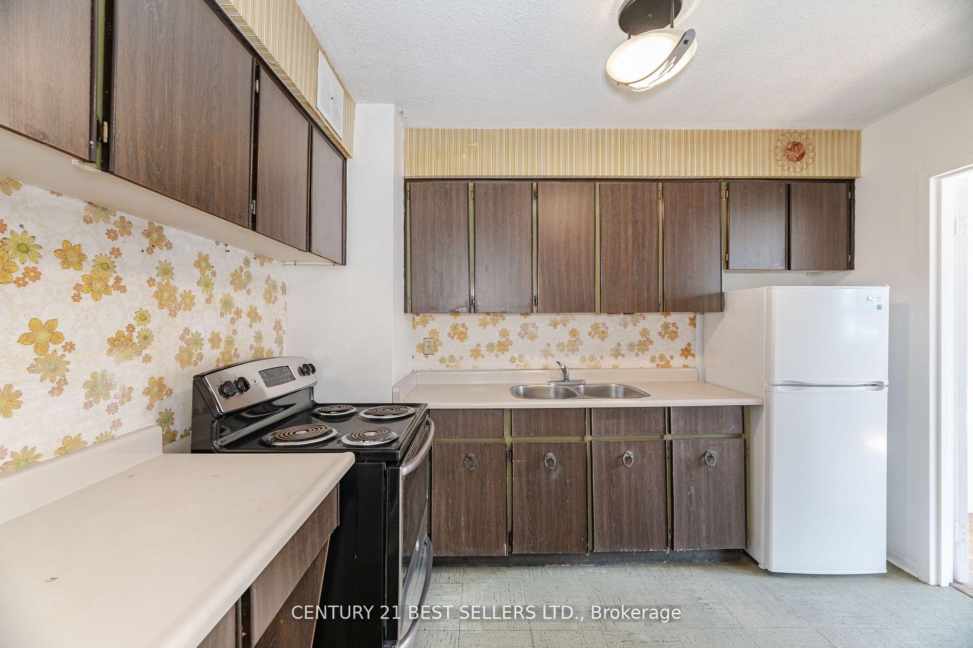 1 Bedroom Co-op at 151 La Rose, Toronto For sale