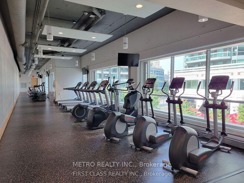 2 Bedrooms Condo at 10 Yonge, Toronto For sale