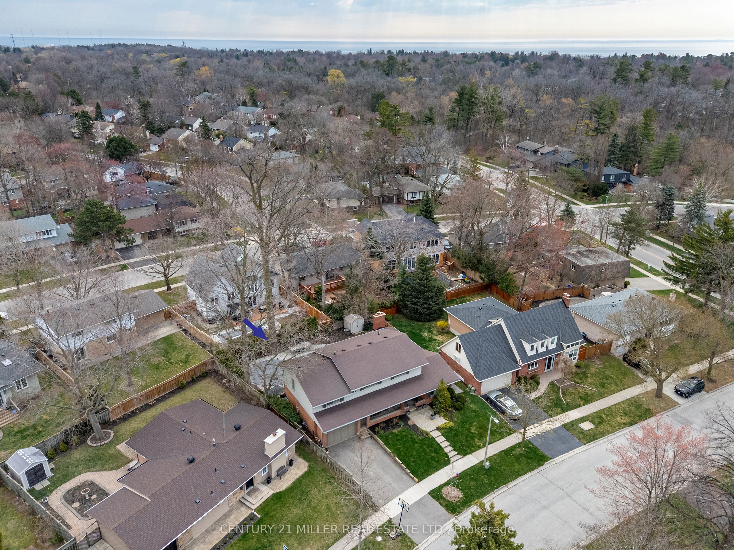 411 Canterbury Crescent, Oakville, ON L6J 5K8