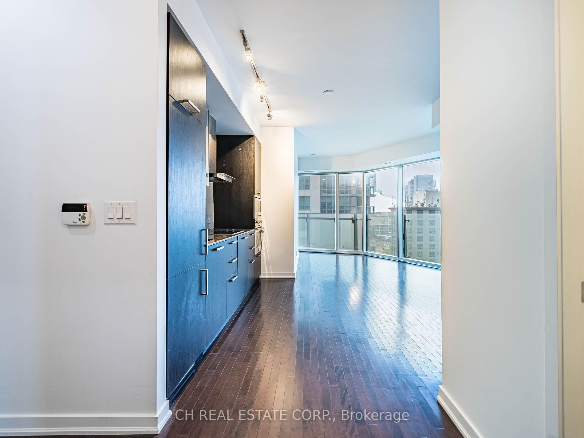 2 Bedrooms Condo at 12 York,  Toronto For sale
