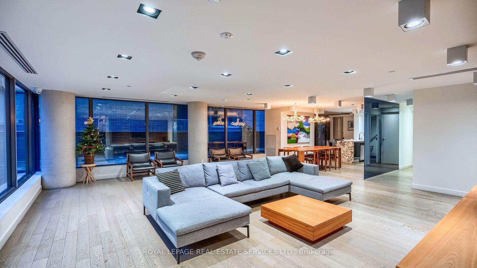 1 Bedroom Condo at 111 Bathurst, Toronto For sale