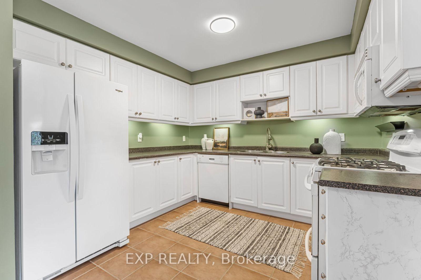 3 Bedrooms Condo at 1489 Heritage, Oakville For sale
