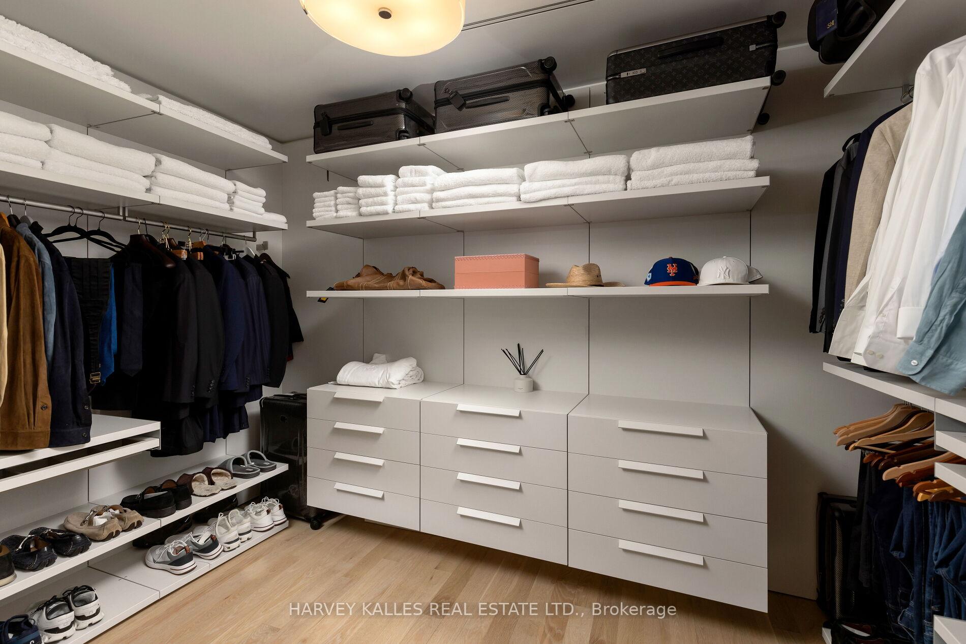 206 Bloor Street W 1202