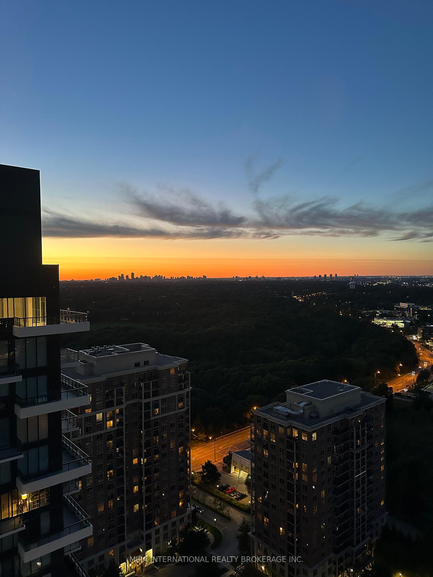 3 Bedrooms Condo at 30 Inn On The Park,  Toronto For sale