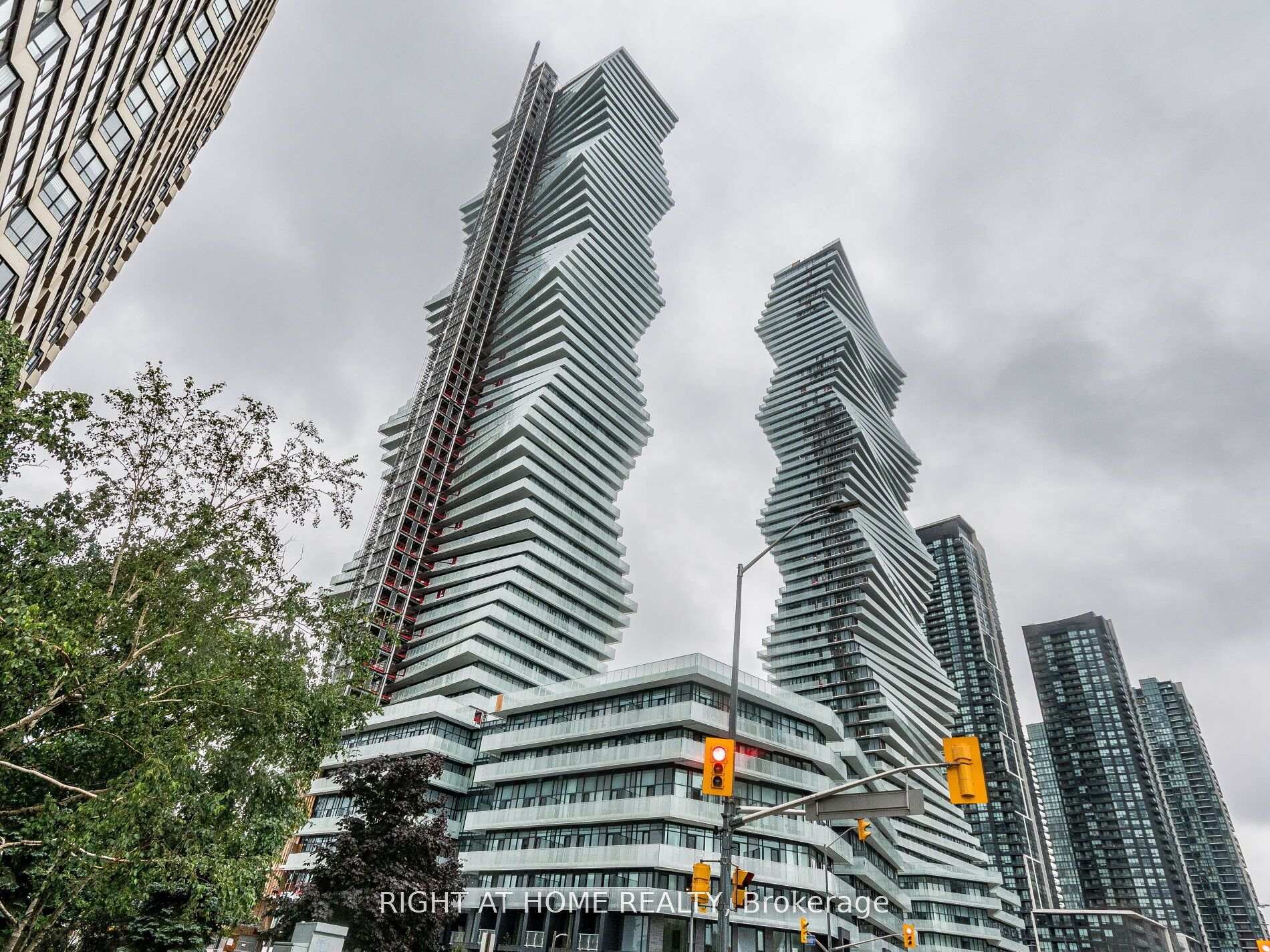 1 Bedroom Condo at 3900 Confederation, Mississauga For sale