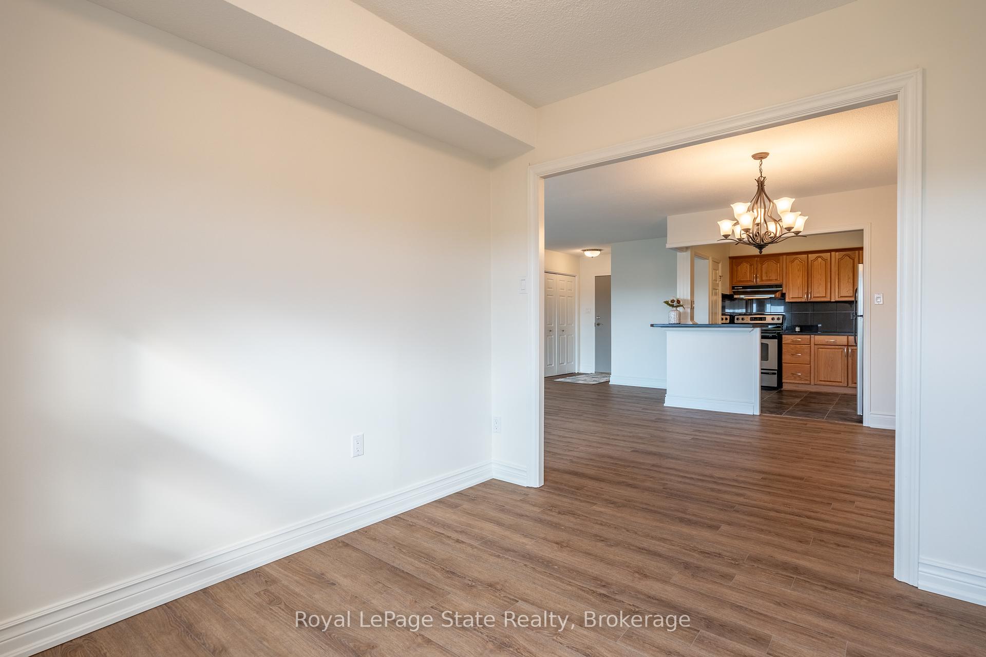 2 Bedrooms Condo at 500 Green,  Hamilton For sale