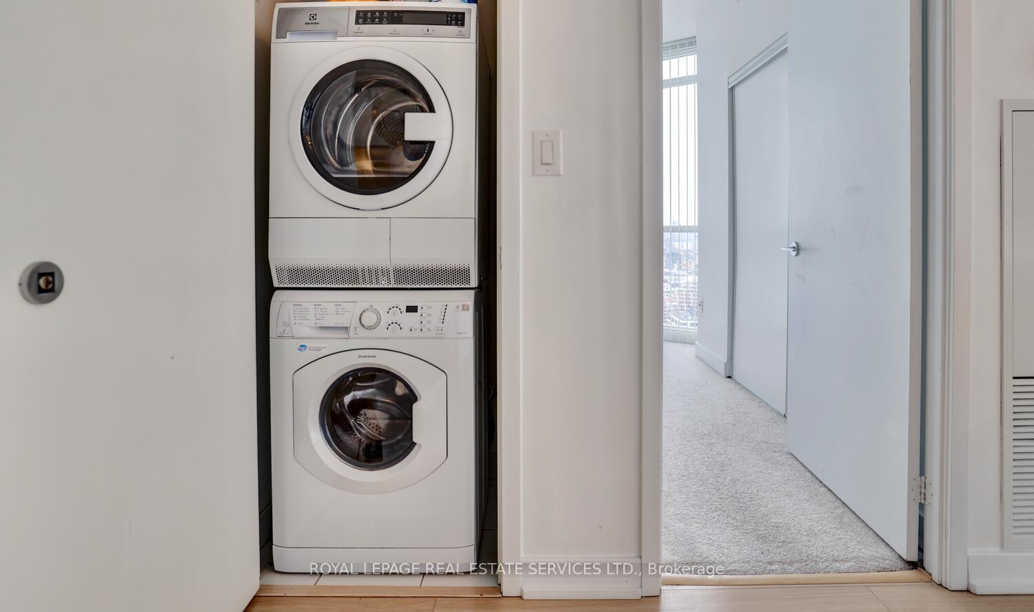 1 Bedroom Condo at 21 Iceboat,  Toronto For sale