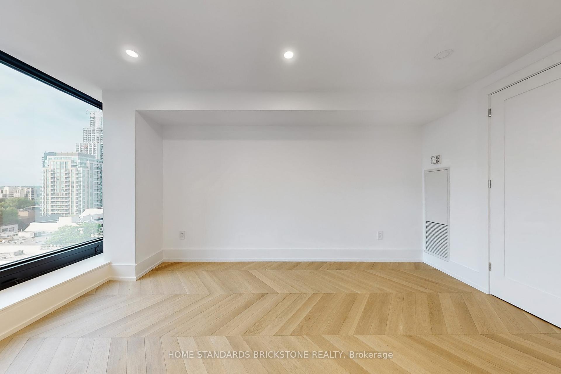 2 Bedrooms Condo at 110 Bloor, Toronto For sale