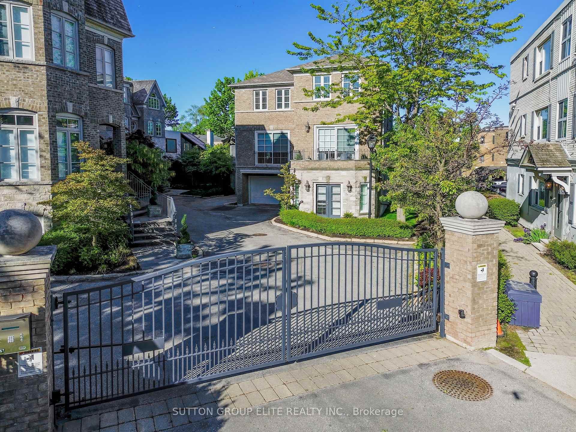 4 Bedrooms Semi-Detached at 16 Nautical, Toronto For sale