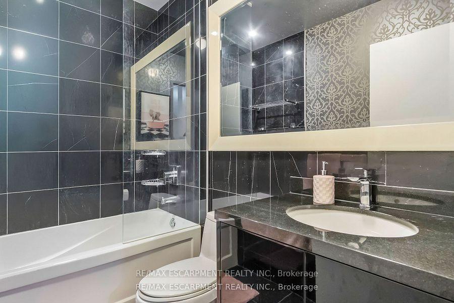 2 Bedrooms Condo at 88 Park Lawn, Toronto For sale